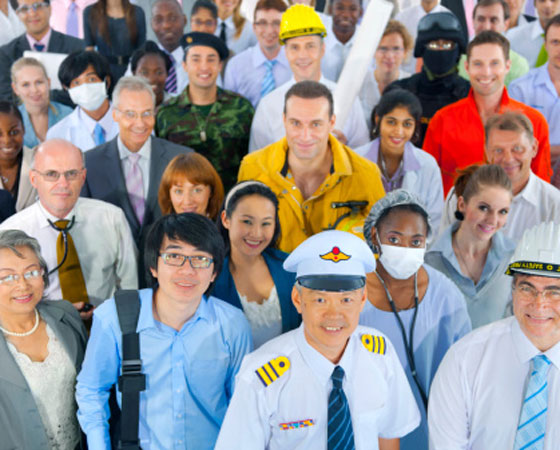 O tema de 2010 foi: "O trabalho na construção da dignidade humana". Os candidatos tinham como apoio um texto sobre trabalho escravo e outro sobre o futuro das profissões. Para utilizar bem as referências, é preciso entender a estrutura do texto exigido pelo Enem. O Guia já explicou o <a href="https://guiadoestudante.abril.com.br/enem/aprenda-a-fazer-a-redacao-do-enem-passo-a-passo/" target="_blank" rel="noopener">passo a passo para fazer uma boa redação</a>. Também é interessante entender <a href="https://guiadoestudante.abril.com.br/enem/tudo-que-voce-precisa-saber-sobre-a-redacao-do-enem-parte-3-como-e-feita-a-correcao/" target="_blank" rel="noopener">como é feita a correção do texto do Enem</a>. O tema de 2010 foi: "O trabalho na construção da dignidade humana". Os candidatos tinham como apoio um texto sobre trabalho escravo e outro sobre o futuro das profissões. Para utilizar bem as referências, é preciso entender a estrutura do texto exigido pelo Enem. O Guia já explicou o <a href="https://guiadoestudante.abril.com.br/enem/aprenda-a-fazer-a-redacao-do-enem-passo-a-passo/" target="_blank" rel="noopener">passo a passo para fazer uma boa redação</a>. Também é interessante entender <a href="https://guiadoestudante.abril.com.br/enem/tudo-que-voce-precisa-saber-sobre-a-redacao-do-enem-parte-3-como-e-feita-a-correcao/" target="_blank" rel="noopener">como é feita a correção do texto do Enem</a>.