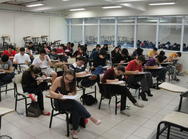 UERJ encerra pedidos de isenção para 2º Exame de Qualificação do vestibular 2014