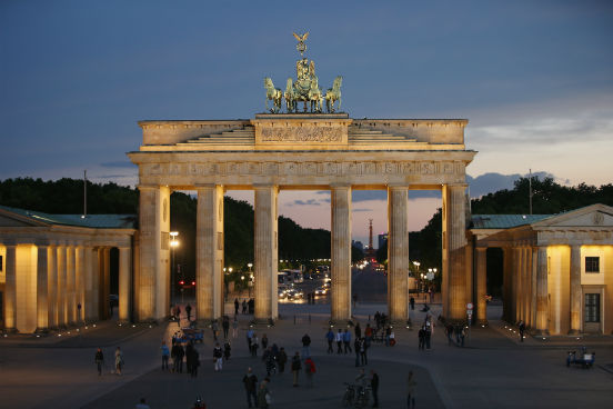 Berlim tem como destaque um mercado financeiro aquecido e uma incrível cena cultural. Além disso, graças a uma legislação recente, o ensino superior é oferecido gratuitamente em todo o país, inclusive para estudantes estrangeiros. (Imagem: Thinkstock)