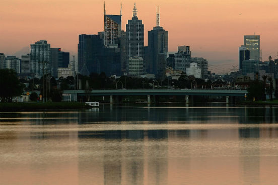 Conhecida como a capital cultural da Austrália, Melbourne ocupa o segundo posto do ranking graças às suas boas perspectivas de trabalho, à qualidade de vida na cidade e à diversidade de nacionalidade dos estudantes que vivem lá. (Imagem: Getty Images) Conhecida como a capital cultural da Austrália, Melbourne ocupa o segundo posto do ranking graças às suas boas perspectivas de trabalho, à qualidade de vida na cidade e à diversidade de nacionalidade dos estudantes que vivem lá. (Imagem: Getty Images)
