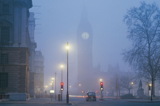 A corrente do Golfo também é responsável pelo nevoeiro (fog) típico de Londres no inverno, graças à evaporação e à condensação das águas do mar do Norte. Junto à poluição, esse nevoeiro recebe o nome de smog (smoke + fog). (Imagem: Thinkstock)