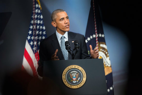 O homem mais poderoso do mundo não começou sua carreira como político. Quando adolescente, Barack Obama trabalhou como vendedor na sorveteria Baskin-Robbins, segundo apurou a Time. O emprego pode até destoar da atual posição do presidente dos Estados Unidos, mas há quem diga que foi lá que ele aprendeu a trabalhar sob pressão, a lidar com seus clientes e a se comunicar melhor. (Imagem: Getty Images)