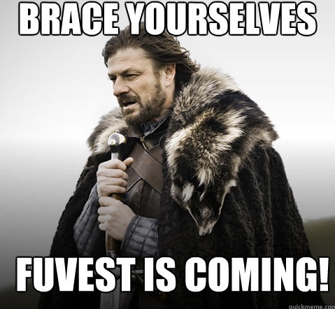 A primeira fase da Fuvest 2015 está acontecendo neste domingo (30) e estudantes aproveitam para postar imagens divertidas na rede.