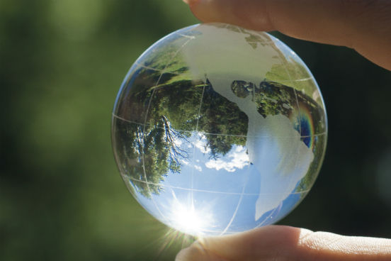 Os ciclos biogeoquímicos são processos naturais em que os elementos químicos transitam entre o meio ambiente e os seres vivos. Neles, diversas reações físicas, químicas e biológicas ocorrem de forma ordenada e cíclica. Saiba mais a seguir. (Imagem: iStock) Os ciclos biogeoquímicos são processos naturais em que os elementos químicos transitam entre o meio ambiente e os seres vivos. Neles, diversas reações físicas, químicas e biológicas ocorrem de forma ordenada e cíclica. Saiba mais a seguir. (Imagem: iStock)