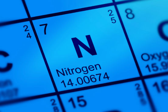 Necessário para que os seres vivos produzam aminoácidos, proteínas e ácidos nucleicos, o nitrogênio faz parte de um dos ciclos mais importantes do ecossistema. Cerca de 78% da atmosfera é constituída por nitrogênio na forma do gás N2. (Imagem: iStock)