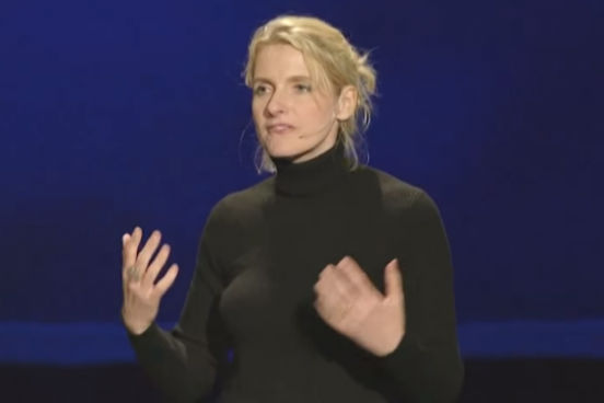 A escritora Elizabeth Gilbert analisa o conceito de gênio criativo ao longo da história, para chegar a uma conclusão definitiva: a genialidade não é um dom de algumas pessoas especiais, mas sim uma qualidade inerente a todo ser humano - e que precisa ser instigada constantemente. A escritora Elizabeth Gilbert analisa o conceito de gênio criativo ao longo da história, para chegar a uma conclusão definitiva: a genialidade não é um dom de algumas pessoas especiais, mas sim uma qualidade inerente a todo ser humano - e que precisa ser instigada constantemente.