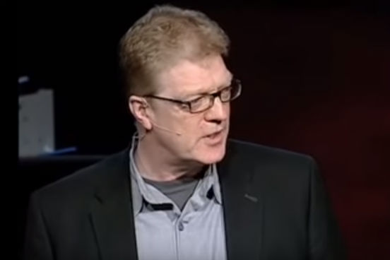 Criatividade é tão importante quanto alfabetização, na visão do autor e consultor Ken Robinson. Neste vídeo, ele descreve os três princípios mais básicos por trás da inventividade humana, e explica por que é urgente fazer com que as escolas sejam capazes de formar gerações mais criativas do que as anteriores. Clique no Leia mais para assisti-lo. Criatividade é tão importante quanto alfabetização, na visão do autor e consultor Ken Robinson. Neste vídeo, ele descreve os três princípios mais básicos por trás da inventividade humana, e explica por que é urgente fazer com que as escolas sejam capazes de formar gerações mais criativas do que as anteriores. Clique no Leia mais para assisti-lo.