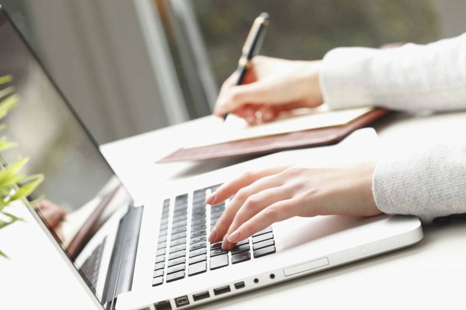 Uma opção para o profissional que concluiu o doutorado e deseja seguir se aprimorando como pesquisador. O pós-doc não é um curso, mas sim a extensão de uma pesquisa, e não oferece um título. (Créditos: Szepy/Thinkstock) Uma opção para o profissional que concluiu o doutorado e deseja seguir se aprimorando como pesquisador. O pós-doc não é um curso, mas sim a extensão de uma pesquisa, e não oferece um título. (Créditos: Szepy/Thinkstock)