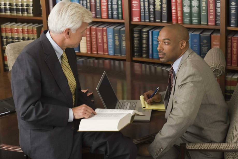 Geralmente procurado por profissionais atuantes no mercado de trabalho e que buscam aprofundar os conhecimentos que já possuem na sua área, a fim de melhorar o dia a dia profissional. Assim, apesar de possibilitar que o aluno siga a carreira acadêmica, tem como foco o mercado de trabalho. (Créditos: Jupiterimages/Thinkstock) Geralmente procurado por profissionais atuantes no mercado de trabalho e que buscam aprofundar os conhecimentos que já possuem na sua área, a fim de melhorar o dia a dia profissional. Assim, apesar de possibilitar que o aluno siga a carreira acadêmica, tem como foco o mercado de trabalho. (Créditos: Jupiterimages/Thinkstock)