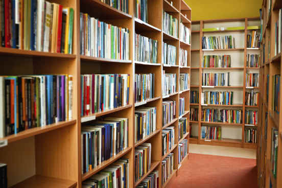 Uma graduação a distância de qualidade deve disponibilizar ao seu aluno acesso a bibliotecas físicas e/ou digitais. Assim, ele pode ter uma boa base para pesquisas acadêmicas e consequentemente aprofundar ainda mais seu conhecimento. (Imagem: iStock) Uma graduação a distância de qualidade deve disponibilizar ao seu aluno acesso a bibliotecas físicas e/ou digitais. Assim, ele pode ter uma boa base para pesquisas acadêmicas e consequentemente aprofundar ainda mais seu conhecimento. (Imagem: iStock)