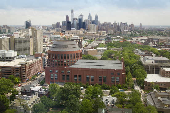 O nono posto fica com a Wharton School, da Universidade da Pensilvânia. Ela é a escola de administração mais antiga dos Estados Unidos e é bastante conhecida pelo seu rigor. (Imagem: Wikimedia Commons) O nono posto fica com a Wharton School, da Universidade da Pensilvânia. Ela é a escola de administração mais antiga dos Estados Unidos e é bastante conhecida pelo seu rigor. (Imagem: Wikimedia Commons)