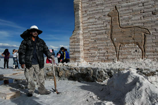 Sabendo desse processo, em outubro de 2010, o presidente boliviano Evo Morales anunciou que o país exploraria o lítio a partir de tecnologia própria, sem depender de empresas estrangeiras. A grande questão, no entanto, é se a Bolívia é mesmo capaz. (Imagem: Getty Images) Sabendo desse processo, em outubro de 2010, o presidente boliviano Evo Morales anunciou que o país exploraria o lítio a partir de tecnologia própria, sem depender de empresas estrangeiras. A grande questão, no entanto, é se a Bolívia é mesmo capaz. (Imagem: Getty Images)