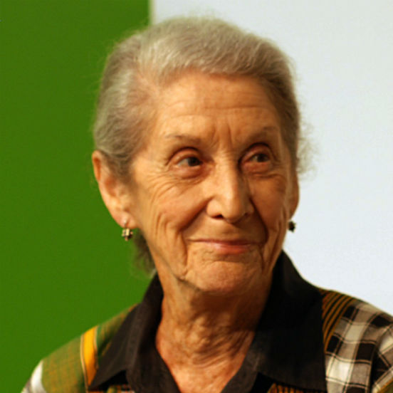 Nascida na África do Sul, <strong>Nadine Gordimer</strong> escreveu romances como The Lying Days e A Guest of Honour. Ela foi uma voz muito importante contra o apartheid na África da Sul - a maioria das suas obras retratam a situação social do país nesse período.