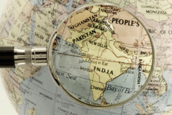 O Nepal está localizado em uma região de encontro de duas placas tectônicas, a Eurasiana e a Indiana. Devido ao movimento dessas placas, o país está extremamente suscetível a abalos sísmicos. (Imagem: Thinkstock)