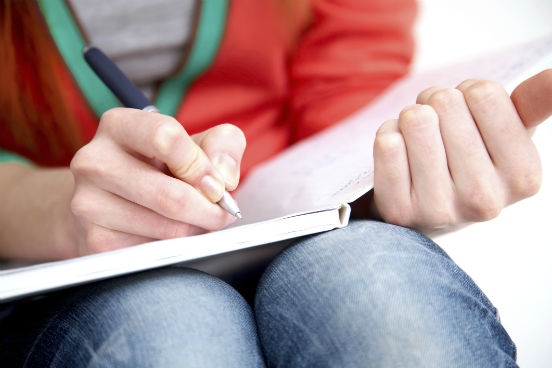 Caso você escolha por fazer um mestrado ou doutorado, pense bem no tema da sua pesquisa. Ele deve fazer parte da linha de pesquisa do programa de pós-graduação da universidade. (Imagem: Thinkstock) Caso você escolha por fazer um mestrado ou doutorado, pense bem no tema da sua pesquisa. Ele deve fazer parte da linha de pesquisa do programa de pós-graduação da universidade. (Imagem: Thinkstock)