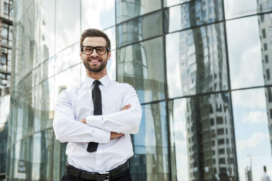 Se você trabalha para uma empresa, é indispensável usar o e-mail corporativo para todo e qualquer assunto relativo ao trabalho. Já se você é autônomo, freelancer ou ainda é estudante e precisa usar sua conta pessoal para trocar e-mails, preste atenção: você sempre deve usar um endereço que transmita o seu nome, de modo que o destinatário saiba exatamente quem está enviando o e-mail. Nada de apelidos ou nomes engraçados - deixe as contas do tempo da escola para trás! (Imagem: iStock) Se você trabalha para uma empresa, é indispensável usar o e-mail corporativo para todo e qualquer assunto relativo ao trabalho. Já se você é autônomo, freelancer ou ainda é estudante e precisa usar sua conta pessoal para trocar e-mails, preste atenção: você sempre deve usar um endereço que transmita o seu nome, de modo que o destinatário saiba exatamente quem está enviando o e-mail. Nada de apelidos ou nomes engraçados - deixe as contas do tempo da escola para trás! (Imagem: iStock)