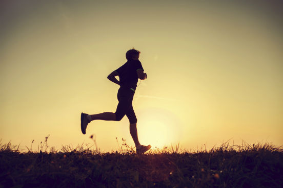 Não se esqueça da sua saúde física e mental: além de estudar, é fundamental dedicar algum tempo a atividades físicas, culturais e aos relacionamentos. Assim, você se sentirá mais disposto a lidar com as tarefas do dia a dia. (Imagem: iStock) Não se esqueça da sua saúde física e mental: além de estudar, é fundamental dedicar algum tempo a atividades físicas, culturais e aos relacionamentos. Assim, você se sentirá mais disposto a lidar com as tarefas do dia a dia. (Imagem: iStock)