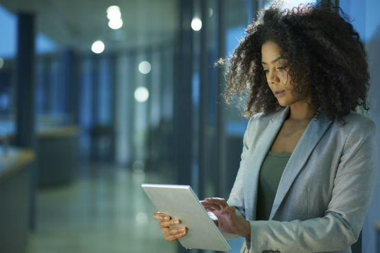 Além de acabar resolvendo duas coisas ao mesmo tempo, você também ganhará conhecimento prático e específico além de aprender apenas a teoria. (Imagem: iStock) Além de acabar resolvendo duas coisas ao mesmo tempo, você também ganhará conhecimento prático e específico além de aprender apenas a teoria. (Imagem: iStock)