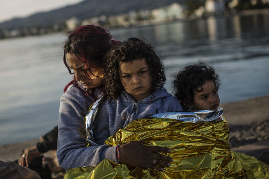 A maior parte dos imigrantes chega em embarcações vindas da Turquia e, segundo a Acnur, quase todos eles são refugiados das guerras do Afeganistão, do Iraque e da Síria. (Imagem: Getty Images)