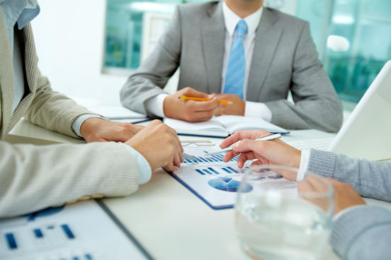 Questões de estratégia de negócios com foco no crescente papel do design, da experiência do usuário e da inovação na conquista de vantagem competitiva. Definição de metas, criação de valor, integração global e diversificação são temas tratados nesta especialização desenvolvida por professores da Copenhagen Business School. O preço total da especialização (caso o aluno queira o certificado) é de 236 dólares. Clique no Leia mais para acessar a página do curso no Coursera. (Imagem: Thinkstock) Questões de estratégia de negócios com foco no crescente papel do design, da experiência do usuário e da inovação na conquista de vantagem competitiva. Definição de metas, criação de valor, integração global e diversificação são temas tratados nesta especialização desenvolvida por professores da Copenhagen Business School. O preço total da especialização (caso o aluno queira o certificado) é de 236 dólares. Clique no Leia mais para acessar a página do curso no Coursera. (Imagem: Thinkstock)