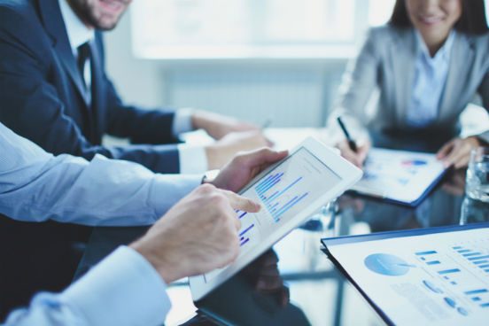 Nesta especialização oferecida pela Duke University, alunos aprendem a organizar desafios de negócio em dados a partir da utilização de ferramentas como Excel, Tableau e MySQL. Após o curso será possível analisar e criar modelos para aperfeiçoar processos de negócios a partir destas ferramentas. Caso o aluno deseje o certificado, o preço é de 295 dólares. Clique no Leia mais para acessar a página do curso no Coursera. (Imagem: Thinkstock) Nesta especialização oferecida pela Duke University, alunos aprendem a organizar desafios de negócio em dados a partir da utilização de ferramentas como Excel, Tableau e MySQL. Após o curso será possível analisar e criar modelos para aperfeiçoar processos de negócios a partir destas ferramentas. Caso o aluno deseje o certificado, o preço é de 295 dólares. Clique no Leia mais para acessar a página do curso no Coursera. (Imagem: Thinkstock)