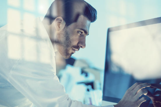 Apesar de a descoberta desses novos elementos ser histórica, eles não apresentam nenhuma utilidade prática no momento. No entanto, os cientistas acreditam que eles são fundamentais para auxiliar em pesquisas e criações futuras. (Imagem: iStock) Apesar de a descoberta desses novos elementos ser histórica, eles não apresentam nenhuma utilidade prática no momento. No entanto, os cientistas acreditam que eles são fundamentais para auxiliar em pesquisas e criações futuras. (Imagem: iStock)