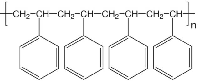 A IUPAC (União Internacional de Química Pura e Aplicada) estabelece que para dar nome aos polímeros deve-se utilizar o prefixo poli + o nome da unidade estrutural que o constitui entre parênteses. Já na nomenclatura usual utiliza-se o prefixo poli + o nome do monômero de onde se obtém o polímero. Assim, tem-se os nomes poli (metileno) e polietileno para o mesmo polímero conforme essas nomenclaturas. (Imagem: Wikimedia Commons) A IUPAC (União Internacional de Química Pura e Aplicada) estabelece que para dar nome aos polímeros deve-se utilizar o prefixo poli + o nome da unidade estrutural que o constitui entre parênteses. Já na nomenclatura usual utiliza-se o prefixo poli + o nome do monômero de onde se obtém o polímero. Assim, tem-se os nomes poli (metileno) e polietileno para o mesmo polímero conforme essas nomenclaturas. (Imagem: Wikimedia Commons)