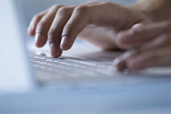 Segundo a pesquisa, surgem 71.555 oportunidades por mês para os analistas de sistemas, enquanto 24.703 são contratados no mesmo período. Eles recebem 39,76 dólares por hora de trabalho. (Imagem: Thinkstock)