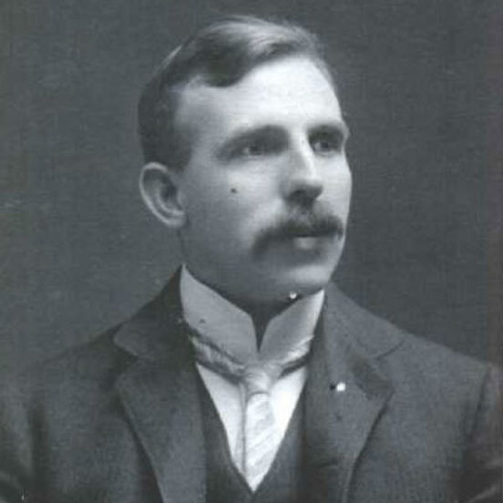 Décadas depois, cientistas como Ernest Rutherford (foto) identificaram a presença de dois tipos diferentes de radiação, que foram chamados de raios alfa e beta. Em 1900, foi comprovada a existência de um terceiro tipo de radiação: os raios gama, de natureza eletromagnética. (Imagem: Wikimedia Commons)