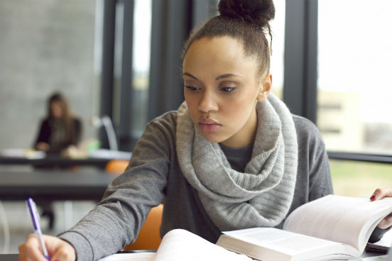Você tem um bom nível de inglês ou de outra segunda língua, o que é importante para poder estar em dia com os avanços da ciência (Imagem: Thinkstock) Você tem um bom nível de inglês ou de outra segunda língua, o que é importante para poder estar em dia com os avanços da ciência (Imagem: Thinkstock)