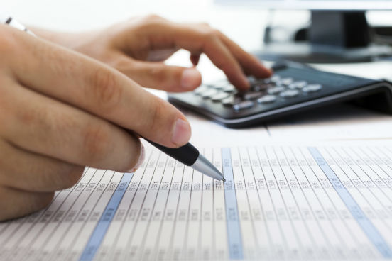 Você tem consciência da sua condição financeira, o que é essencial. Seja para estudar em uma instituição pública ou particular, fazer uma pós demanda um investimento (Imagem: Thinkstock) Você tem consciência da sua condição financeira, o que é essencial. Seja para estudar em uma instituição pública ou particular, fazer uma pós demanda um investimento (Imagem: Thinkstock)