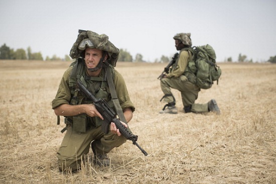 Este ano, a morte de três israelitas e a de um palestino, que teria sido queimado vivo, causaram nova escalada de violência. O Hamas lançou mísseis contra Israel, que respondeu com uma grande ofensiva militar, mostrada nas fotos desta galeria.