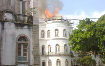 Atividades em campus da UFRJ são suspensas após incêndio