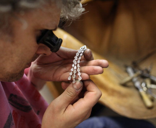 Os joalheiros mais bem sucedidos são aqueles que têm o próprio ateliê e produzem as próprias joias, como os Design de Joias (Foto: Getty Images)