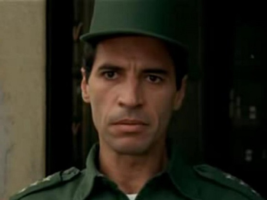 Lamarca (1994) - A vida do guerrilheiro e militar Carlos Lamarca, um dos líderes da luta armada contra a ditadura militar, é o tema deste filme. Ele largou o exército para se tornar um dos comandantes da Vanguarda Popular Revolucionária, em 1969.