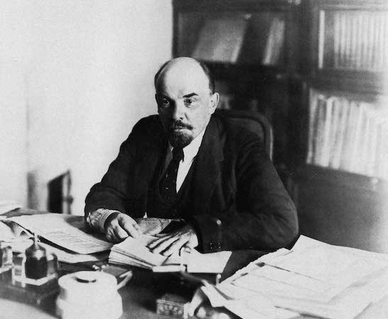 Após a Revolução Russa de 1917, Lenin assumiu o poder. Uma de suas primeiras medidas foi retirar a Rússia da Primeira Guerra Mundial. (Foto: Wikimedia Commons)