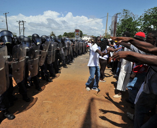 182ª posição - LIBÉRIA - Um golpe militar em 1980 ocasionou duas guerras civis nos anos seguintes. Atualmente, 85% da população vive abaixo da linha da pobreza. 182ª posição - LIBÉRIA - Um golpe militar em 1980 ocasionou duas guerras civis nos anos seguintes. Atualmente, 85% da população vive abaixo da linha da pobreza.