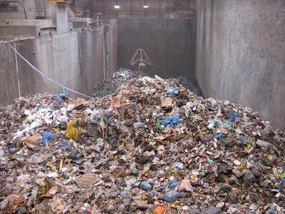 Estude os problemas gerados pela produção e acúmulo de lixo e as soluções encontradas pelos governos.