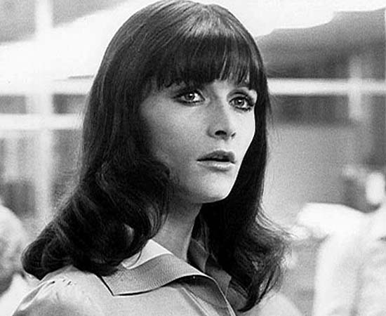 Lois Lane é a destemida repórter do Planeta Diário que trabalha ao lado de Clark Kent (Super-Homem).