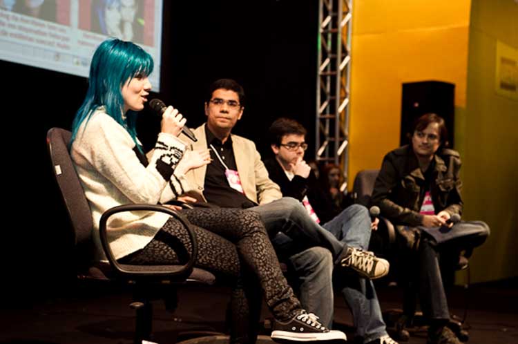 A VJ da Mtv sentou no sábado(22) com Tiago Dória, Manoel Lemos e Rodrigo Alvares para discutir a profissão de blogueiro