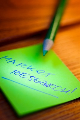 O profissional de marketing pode trabalhar com pesquisa de mercado, obtendo dados sobre o consumidor, os hábitos de consumo e o impacto da chegada de um produto ao mercado.