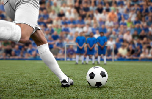 Na carreira de Marketing Esportivo, o profissional atua junto a agências que possuem clientes da área de esportes, nas empresas patrocinadoras ou em entidades esportivas, como clubes e federações.