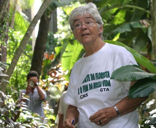 MATARAM IRMÃ DOROTHY (2008) é um documentário americano sobre a missionária e ativista ambiental Dorothy Stang, que foi assassinada a mando de madeireiros da Amazônia em 2005.