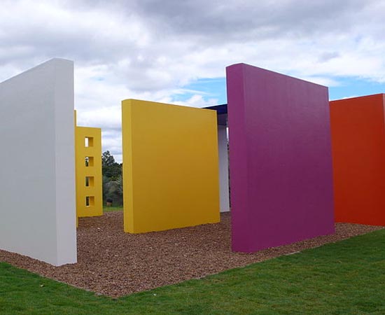 CENTRO DE ARTE CONTEMPORÂNEA DE INHOTIM - É o maior centro de arte ao ar livre da América Latinha. Exibe mais de 450 peças de artistas brasileiros e estrangeiros. Está localizado em Brumadinho (MG). CENTRO DE ARTE CONTEMPORÂNEA DE INHOTIM - É o maior centro de arte ao ar livre da América Latinha. Exibe mais de 450 peças de artistas brasileiros e estrangeiros. Está localizado em Brumadinho (MG).