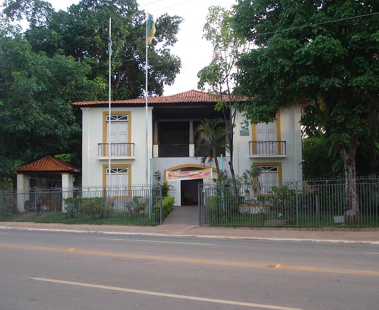 MUSEU DA BORRACHA - Localizado em Rio Branco, no Acre, possui um rico acervo de mais de 5.300 peças. Exibe itens paleontológicos, arqueológicos, etnográficos e históricos, além de obras de arte, manuscritos, fotografias e periódicos.