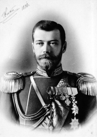 Foi o último imperador da Rússia e o responsável pela entrada do país na Primeira Guerra Mundial. A decisão se mostrou desastrosa para o império e foi uma das causas da Revolução Russa de 1917. (Foto: Wikimedia Commons)