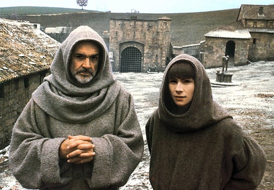 O Nome da Rosa (1986) - Esse clássico do cinema mostra como era a vida num mosteiro durante a Idade Média. Conflitos religiosos e questões sexuais são alguns dos temas retratados na obra, que mostra a investigação das mortes de sete monges que viviam no mosteiro.