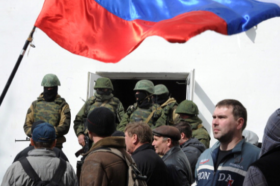 O governo russo classificou o episódio como um golpe de estado e afirmou que os direitos da população russa no leste da Ucrânia estavam ameaçados. Por isso, enviou tropas para controlar a região da Crimeia.