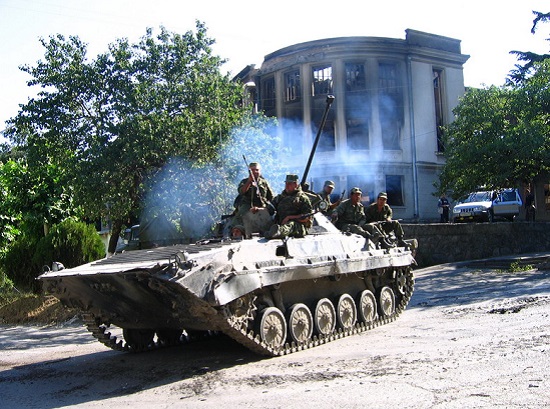 A Ossétia do Sul declarou a independência em 1990, mas a Geórgia nunca aceitou. Em 2008 uma guerra sacudiu a região. A Ossétia do Sul tem o apoio da Rússia na luta pela separação. (Foto: Wikimedia Commons)