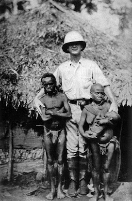 O principal método de dominação, no entanto, era se aproveitar das inimizades já existentes entre tribos e grupo étnicos, ou criá-las, caso não existissem. Os europeus escolhiam um dos lados para apoiar, a quem davam armas e meios para controlar os rivais. Dessa forma, conseguiam subjugar uma população inteira. (Foto: Wikimedia Commons) O principal método de dominação, no entanto, era se aproveitar das inimizades já existentes entre tribos e grupo étnicos, ou criá-las, caso não existissem. Os europeus escolhiam um dos lados para apoiar, a quem davam armas e meios para controlar os rivais. Dessa forma, conseguiam subjugar uma população inteira. (Foto: Wikimedia Commons)